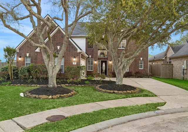 Photo 3 of Single family home for sale at 5102 Hidden Brk Ln, League City, TX 77573 | MLS# 66952440 | Listing updated on 2026-09-19