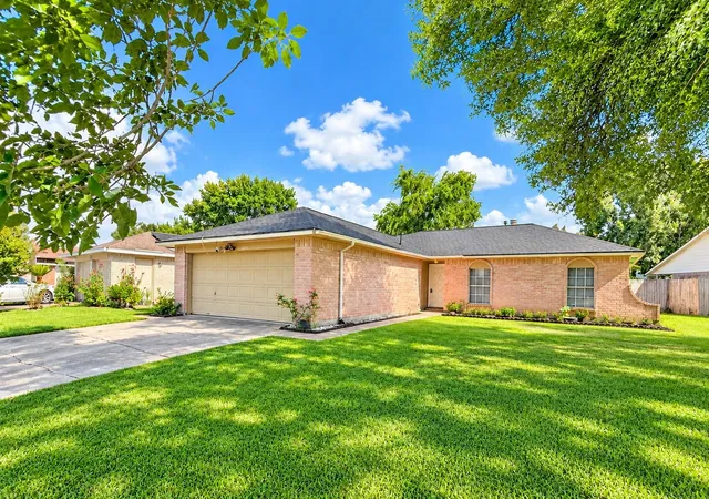 Photo 4 of Single family home for sale at 16347 Villaret Dr, Houston, TX 77083 | MLS# 73304749 | Listing updated on 2026-09-12