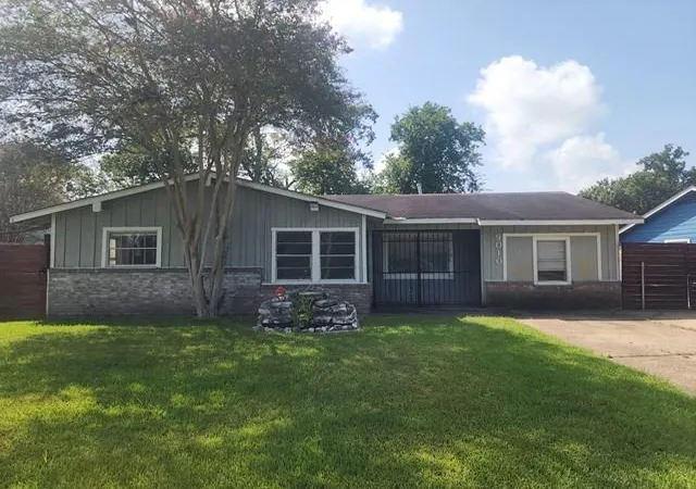 Photo 1 of Single family home for sale at 9010 Sultan Dr, Houston, TX 77078 | MLS# 35029736 | Listing updated on 2026-09-07