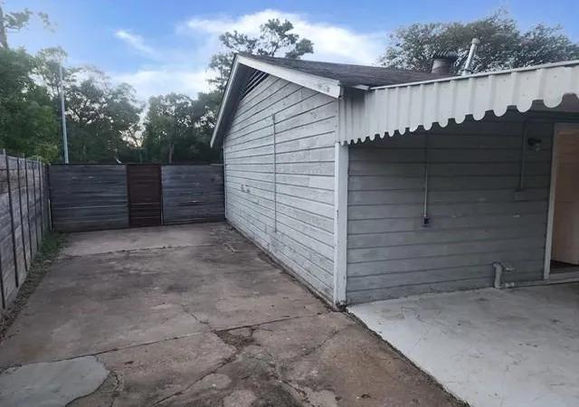 Photo 3 of Single family home for sale at 9010 Sultan Dr, Houston, TX 77078 | MLS# 35029736 | Listing updated on 2026-09-07