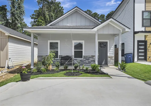 Photo 1 of Single family home for sale at 16942 Balmoral, Montgomery, TX 77316 | MLS# 89394205 | Listing updated on 2026-09-09
