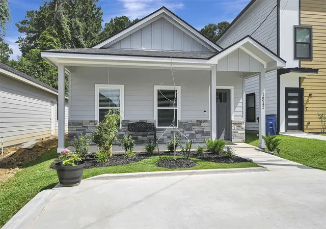 Photo 2 of Single family home for sale at 16942 Balmoral, Montgomery, TX 77316 | MLS# 89394205 | Listing updated on 2026-09-09