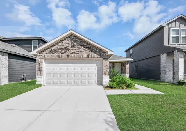Photo 2 of Single family home for sale at 1930 Legacy Hills Dr, Houston, TX 77067 | MLS# 93388122 | Listing updated on 2026-10-06