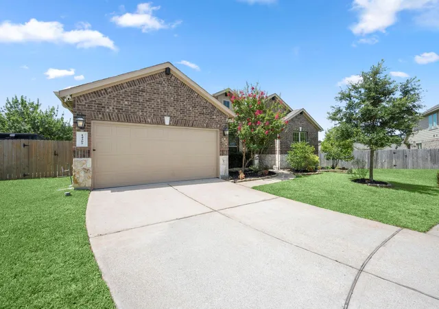 Photo 2 of Single family home for sale at 14305 Sawtooth Forest Ct, Conroe, TX 77384 | MLS# 74544554 | Listing updated on 2026-09-12