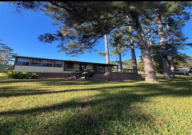 Photo 1 of Single family home for sale at 2 Lee Dr, Huntsville, TX 77320 | MLS# 22198448 | Listing updated on 2026-09-09