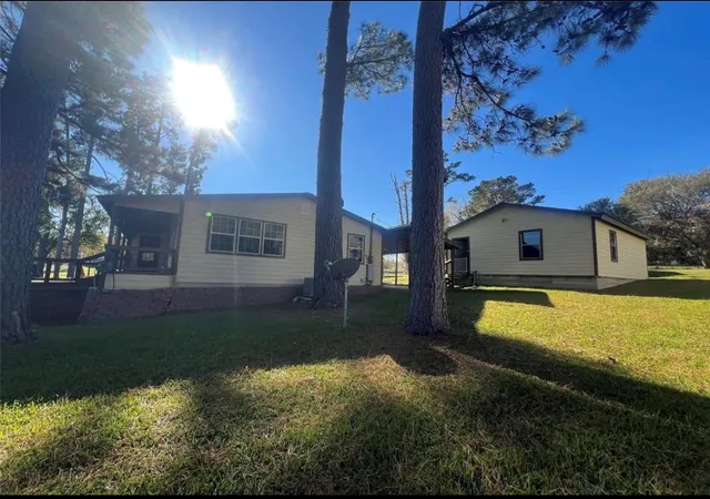 Photo 2 of Single family home for sale at 2 Lee Dr, Huntsville, TX 77320 | MLS# 22198448 | Listing updated on 2026-09-09