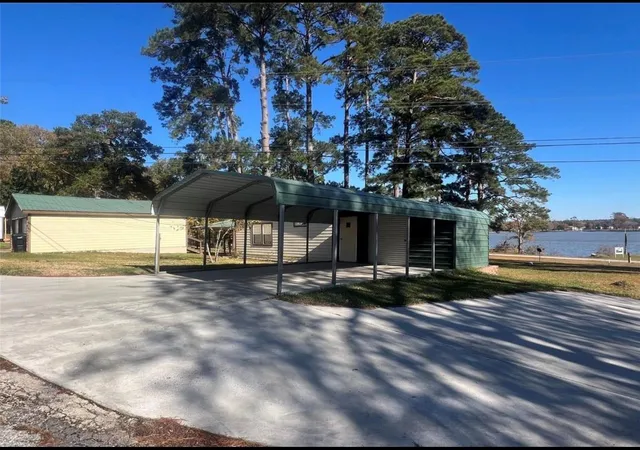 Photo 3 of Single family home for sale at 2 Lee Dr, Huntsville, TX 77320 | MLS# 22198448 | Listing updated on 2026-09-23