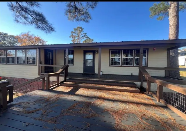Photo 3 of Single family home for sale at 2 Lee Dr, Huntsville, TX 77320 | MLS# 22198448 | Listing updated on 2026-09-23