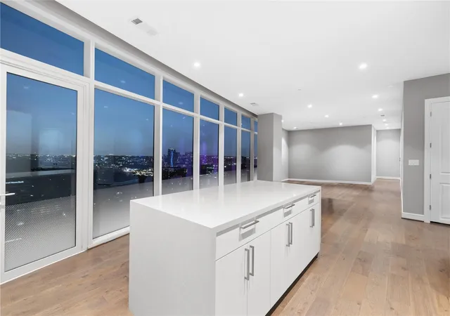 Photo 4 of Condo for sale at 4521 San Felipe St #2601, Houston, TX 77027 | MLS# 404352 | Listing updated on 2026-09-02