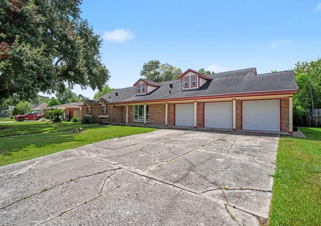 Photo 2 of Sale Pending at 1710 Oaks Dr, Pasadena, TX 77502 | MLS# 59547208 | Listing updated on 2026-10-07