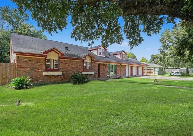Photo 3 of Sale Pending at 1710 Oaks Dr, Pasadena, TX 77502 | MLS# 59547208 | Listing updated on 2026-10-07