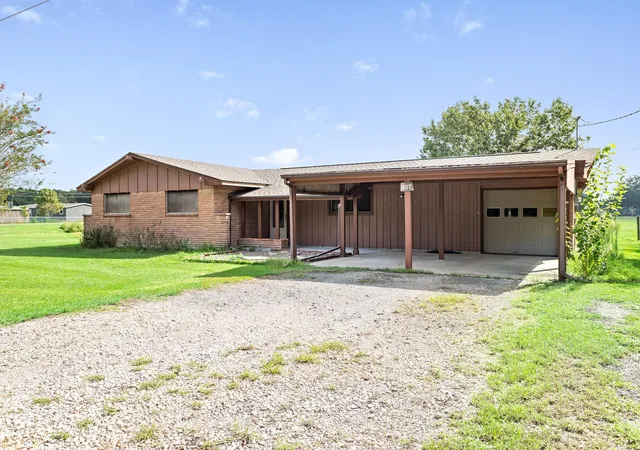 Photo 2 of Single family home for sale at 207 N Carter Rd, Winnie, TX 77665 | MLS# 62123381 | Listing updated on 2026-09-28