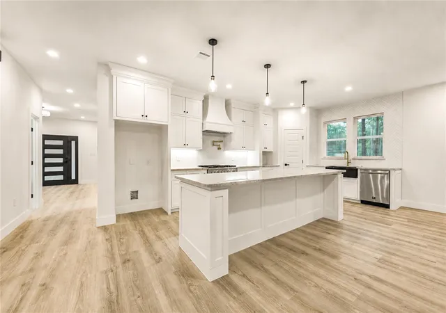 Photo 4 of Single family home for sale at 703 Short Ml Run, Montgomery, TX 77316 | MLS# 17098066 | Listing updated on 2026-09-12