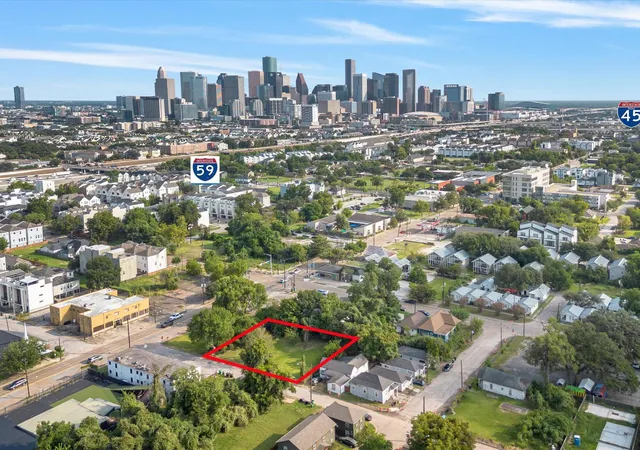 Photo 2 of Land for sale at 2405 Berry St, Houston, TX 77004 | MLS# 92858879 | Listing updated on 2026-09-08