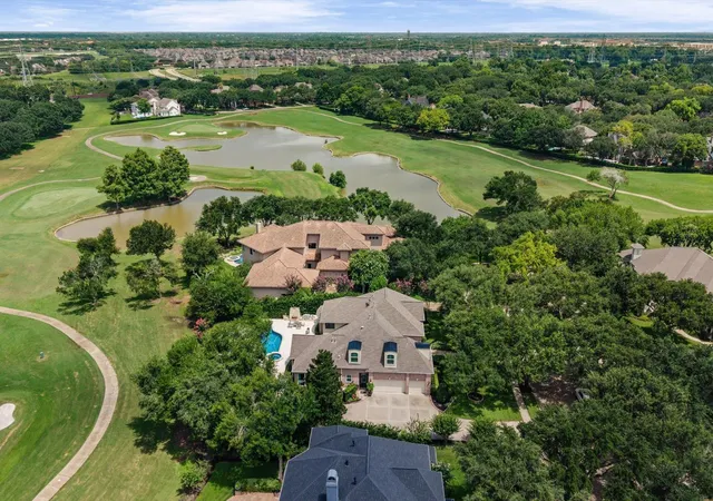 Photo 3 of Sale Pending at 4 Ellicott Way, Sugar Land, TX 77479 | MLS# 46525416 | Listing updated on 2026-10-03