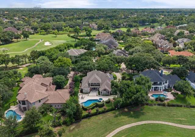 Photo 3 of Sale Pending at 4 Ellicott Way, Sugar Land, TX 77479 | MLS# 46525416 | Listing updated on 2026-10-03