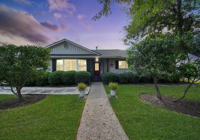 Photo 1 of Single family home for sale at 10303 Greenwillow St, Houston, TX 77035 | MLS# 63584675 | Listing updated on 2026-10-07