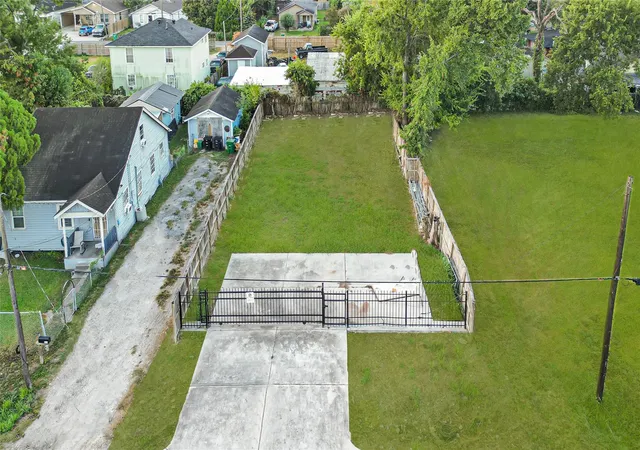 Photo 3 of Land for sale at 9210 E Ave Q, Houston, TX 77012 | MLS# 10557399 | Listing updated on 2026-09-09