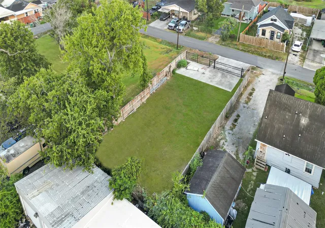 Photo 4 of Land for sale at 9210 E Ave Q, Houston, TX 77012 | MLS# 10557399 | Listing updated on 2026-09-09