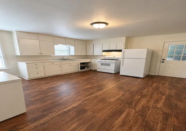 Photo 2 of Single family home for sale at 1006 Barnhill, Brenham, TX 77833 | MLS# 2562970 | Listing updated on 2026-09-25