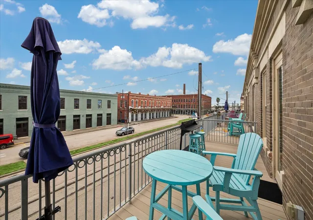 Photo 4 of Townhouse for sale at 222 20th Street, Galveston, TX 77550 | MLS# 82975820 | Listing updated on 2026-09-19
