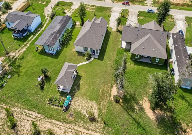 Photo 3 of Single family home for sale at 1129 Peter Pine St, Huffman, TX 77336 | MLS# 10585786 | Listing updated on 2026-10-04