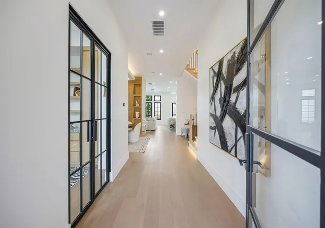 Photo 3 of Single family home for sale at 616 Ridge St, Houston, TX 77009 | MLS# 8759927 | Listing updated on 2026-09-13