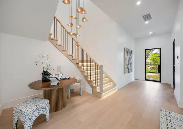 Photo 3 of Single family home for sale at 616 Ridge St, Houston, TX 77009 | MLS# 8759927 | Listing updated on 2026-09-13