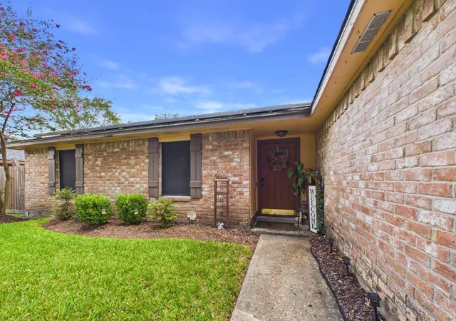 Photo 3 of Single family home for sale at 5807 Walnutgate Dr, Spring, TX 77373 | MLS# 42852837 | Listing updated on 2026-09-09