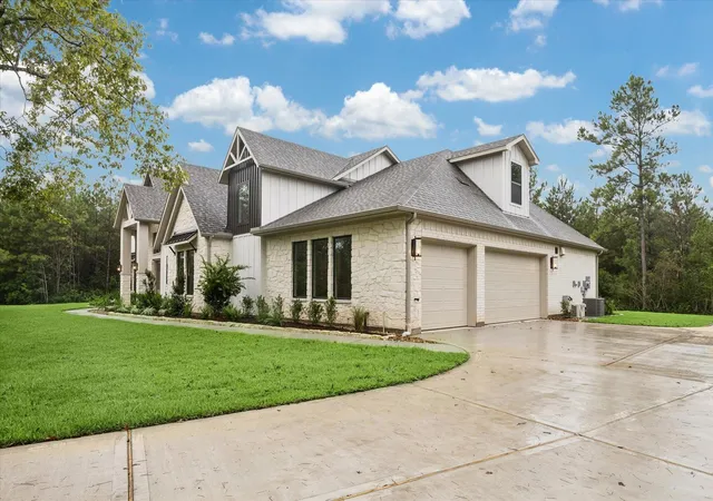 Photo 3 of Single family home for sale at 11843 Grand N Rd, Willis, TX 77378 | MLS# 70460683 | Listing updated on 2026-10-07