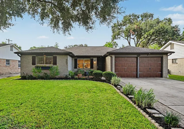Photo 1 of Sale Pending at 6007 Portal Dr, Houston, TX 77096 | MLS# 31958051 | Listing updated on 2026-10-07