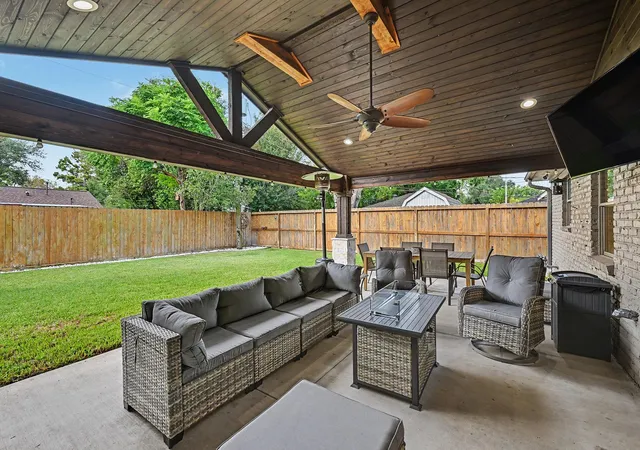 Photo 3 of Sale Pending at 6007 Portal Dr, Houston, TX 77096 | MLS# 31958051 | Listing updated on 2026-10-07