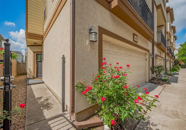 Photo 3 of Single family home for sale at 2604 Bevis St #E, Houston, TX 77008 | MLS# 69721507 | Listing updated on 2026-09-06