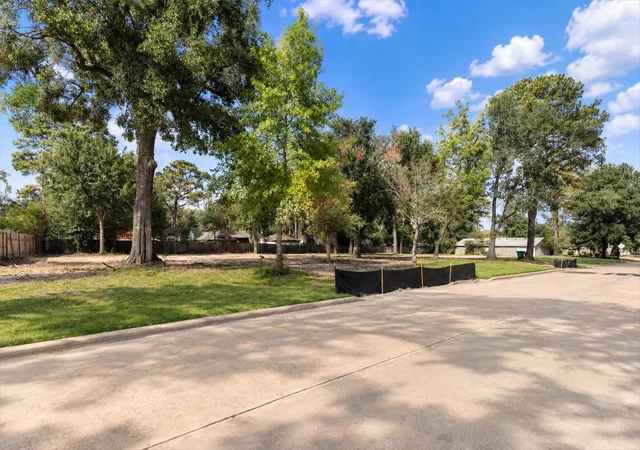 Photo 3 of Sale Pending at 10234 Ivyridge Rd, Houston, TX 77043 | MLS# 58522167 | Listing updated on 2026-10-05