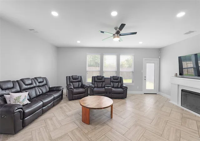 Photo 2 of Single family home for sale at 14511 Painted Sands Trl, Houston, TX 77049 | MLS# 94930173 | Listing updated on 2026-09-23