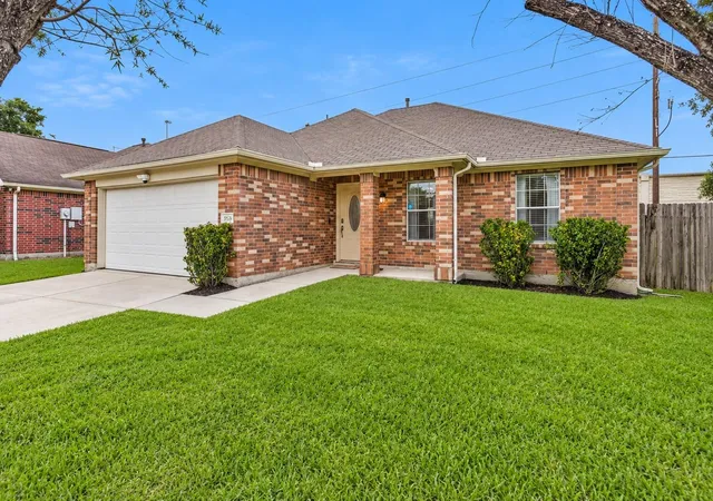 Photo 2 of Single family home for sale at 19526 Stillhouse Dr, Tomball, TX 77375 | MLS# 49090681 | Listing updated on 2026-10-09