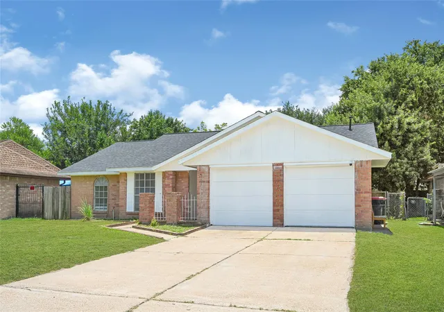 Photo 2 of Single family home for sale at 1123 Fallbrook Dr, Houston, TX 77038 | MLS# 76916825 | Listing updated on 2026-09-12