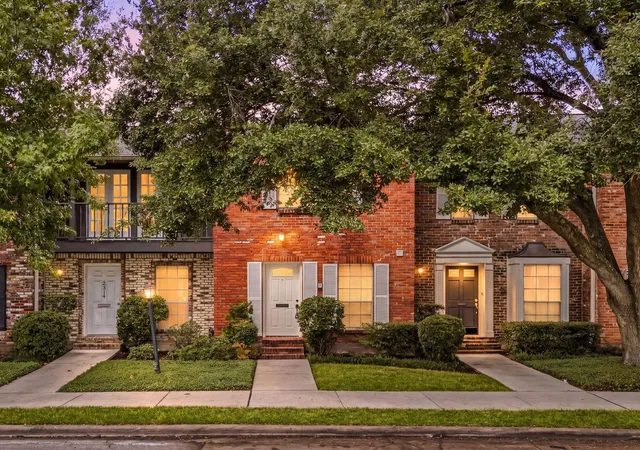 Townhouse for sale at 2312 Winrock Blvd #171, Houston, TX 77057 | MLS# 76409460
