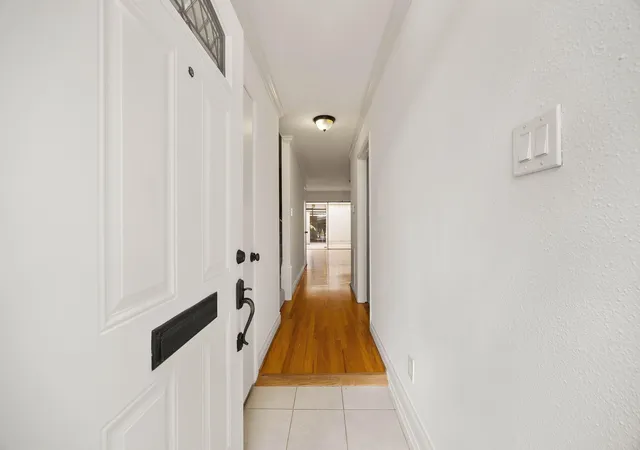 Photo 2 of Townhouse for sale at 2312 Winrock Blvd #171, Houston, TX 77057 | MLS# 76409460 | Listing updated on 2026-10-04