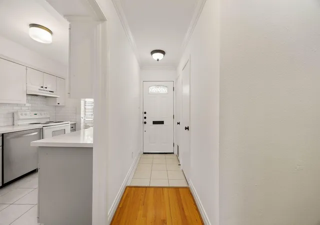 Photo 3 of Townhouse for sale at 2312 Winrock Blvd #171, Houston, TX 77057 | MLS# 76409460 | Listing updated on 2026-10-04