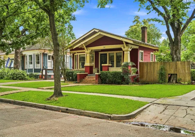Photo 2 of Sale Pending at 716 Euclid St, Houston, TX 77009 | MLS# 46681070 | Listing updated on 2026-09-15