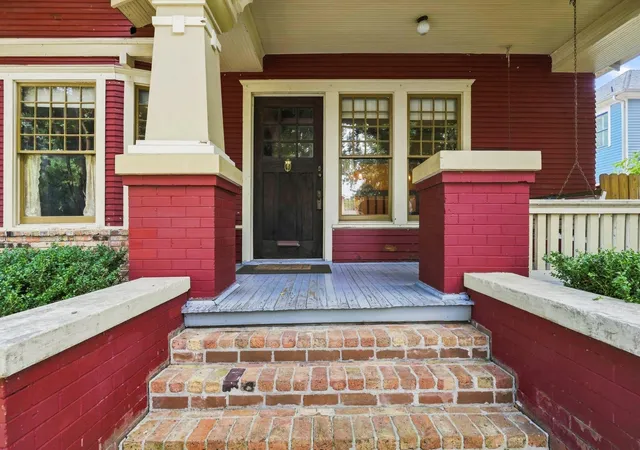 Photo 3 of Sale Pending at 716 Euclid St, Houston, TX 77009 | MLS# 46681070 | Listing updated on 2026-09-15