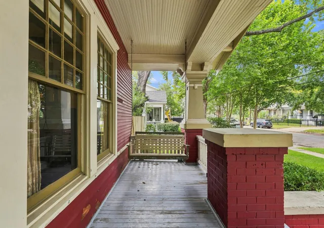 Photo 3 of Sale Pending at 716 Euclid St, Houston, TX 77009 | MLS# 46681070 | Listing updated on 2026-09-15