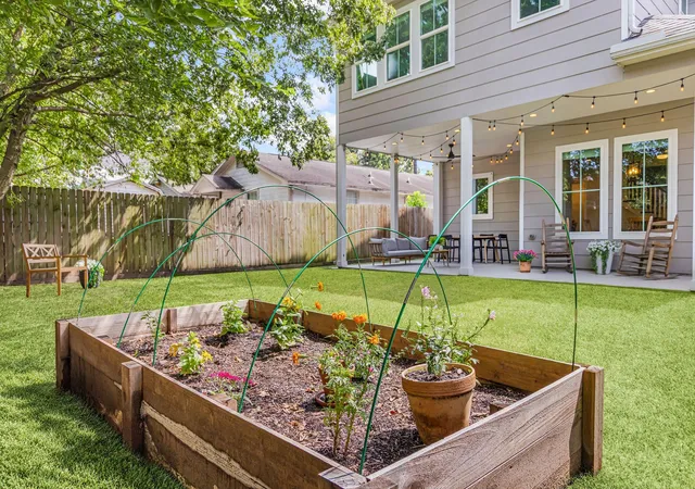 Photo 2 of Single family home for sale at 803 E 32nd 1/2 St, Houston, TX 77022 | MLS# 23440876 | Listing updated on 2026-10-05