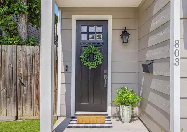 Photo 3 of Single family home for sale at 803 E 32nd 1/2 St, Houston, TX 77022 | MLS# 23440876 | Listing updated on 2026-10-05