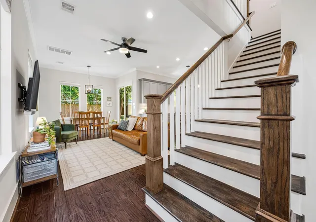 Photo 3 of Single family home for sale at 803 E 32nd 1/2 St, Houston, TX 77022 | MLS# 23440876 | Listing updated on 2026-10-05