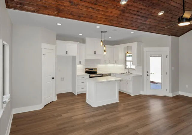 Photo 3 of Single family home for sale at 21 Bluegill Dr, Shepherd, TX 77371 | MLS# 76625807 | Listing updated on 2026-09-02