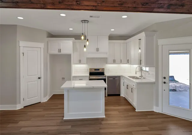 Photo 3 of Single family home for sale at 21 Bluegill Dr, Shepherd, TX 77371 | MLS# 76625807 | Listing updated on 2026-09-02