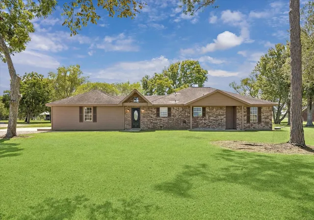 Photo 1 of Single family home for sale at 6210 County Rd 170, Alvin, TX 77511 | MLS# 10489494 | Listing updated on 2026-10-06