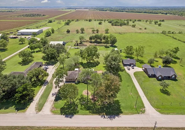 Photo 2 of Single family home for sale at 6210 County Rd 170, Alvin, TX 77511 | MLS# 10489494 | Listing updated on 2026-10-06